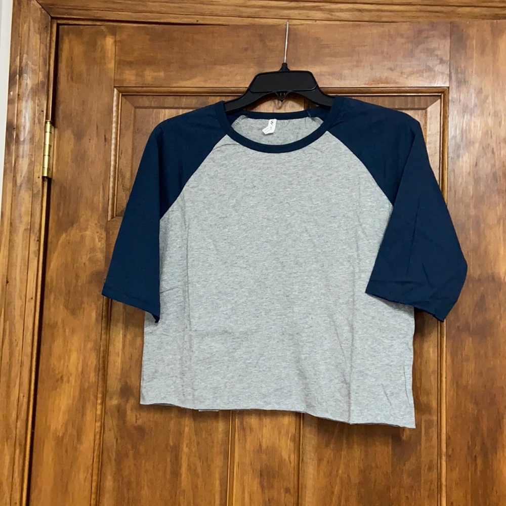 Women’s cropped t-shirt
